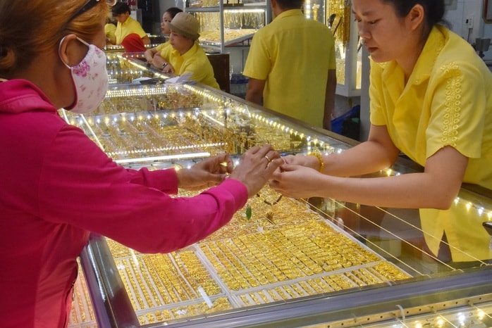 Giá vàng hôm nay 21-11: Tiếp tục suy yếu - Ảnh 1.