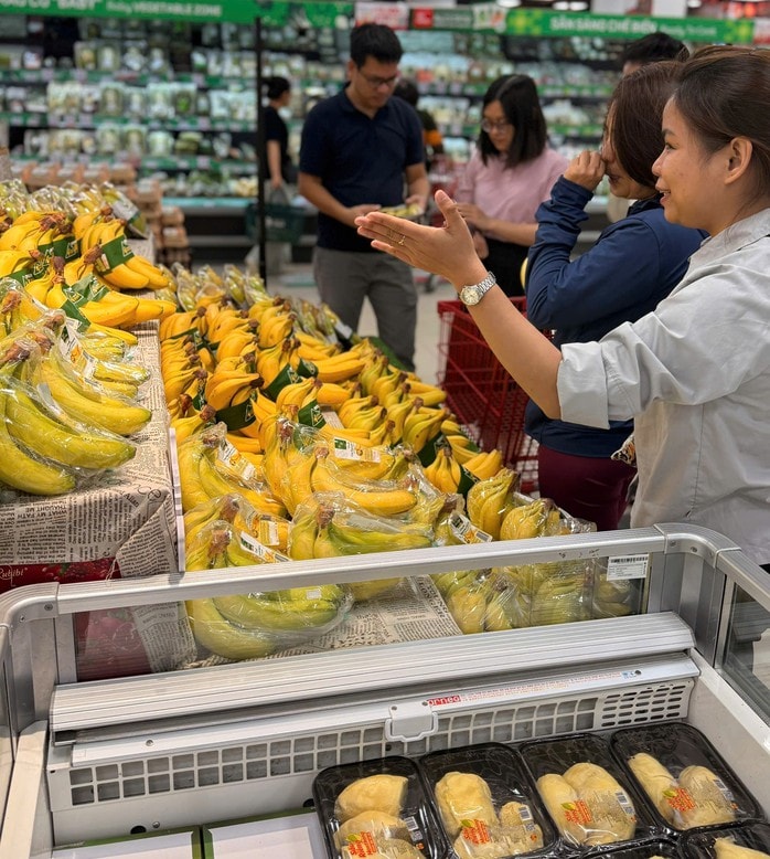 Bầu Đức bất ngờ mang sầu riêng bán trong nước - Ảnh 2.