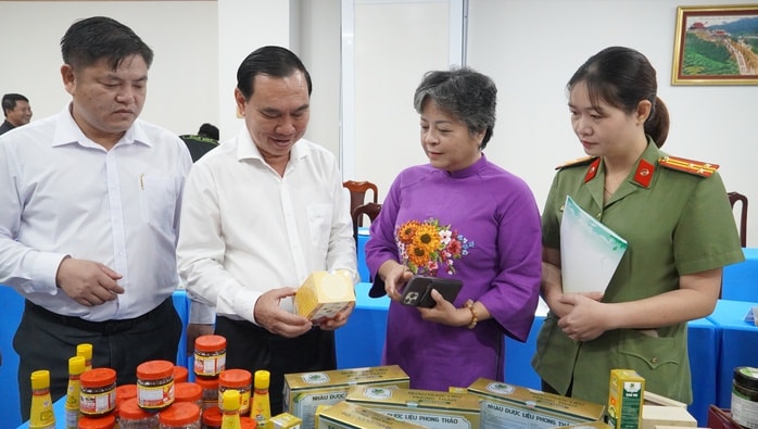 Livestream quảng bá sản phẩm OCOP TP HCM 2025 kết nối giao thương hiệu quả - Ảnh 2. Livestream quảng bá sản phẩm OCOP TP HCM 2025 kết nối giao thương hiệu quả - Ảnh 2.