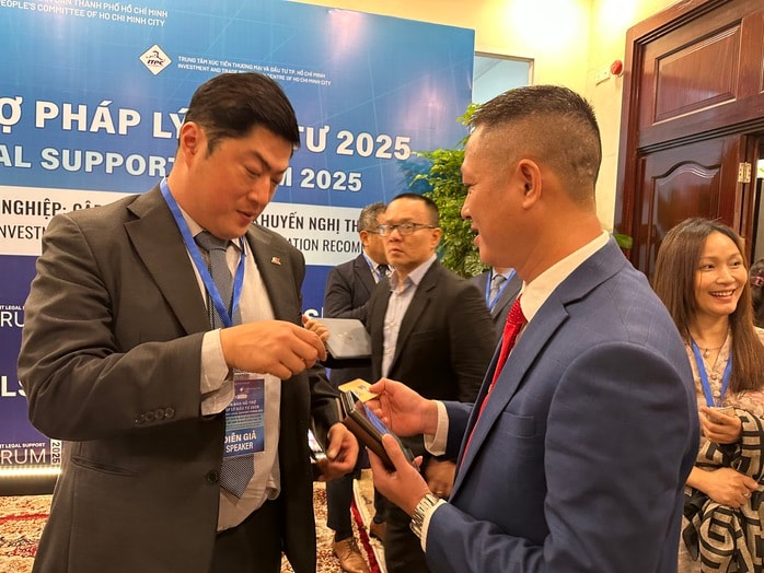 (NLĐO)- "Rừng" thủ tục pháp lý là những rào cản trong đầu tư hạ tầng kỹ thuật và bài toán nan giải về hạ tầng xã hội cho Khu công nghiệp phát triển. - Ảnh 1. (NLĐO)- "Rừng" thủ tục pháp lý là những rào cản trong đầu tư hạ tầng kỹ thuật và bài toán nan giải về hạ tầng xã hội cho Khu công nghiệp phát triển. - Ảnh 1.