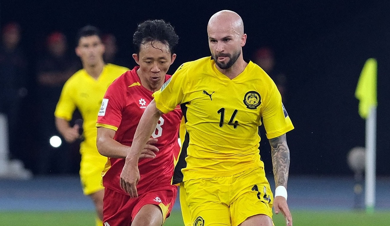 Các cầu thủ nhập tịch của Malaysia càng biện hộ càng rơi vào thế bất lợi.