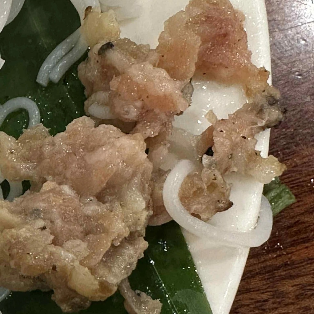 Ăn suất bún chả Hà Nội 70.000 đồng, khách bức xúc vì thịt còn sống nguyên - 2 Ăn suất bún chả Hà Nội 70.000 đồng, khách bức xúc vì thịt còn sống nguyên - 2