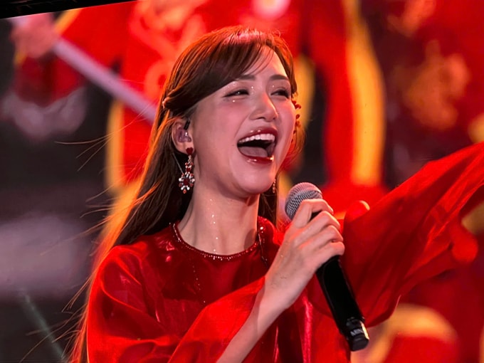 Sự xuất hiện của Hòa Minzy khiến nhiều khán giả hào hứng. Ảnh: Hoàng Dung