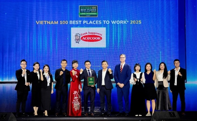 Acecook Việt Nam nhận giải Best Places To Work 2025 (Nơi làm việc tốt nhất Việt Nam 2025) tối 19/11. Ảnh:  Anphabe