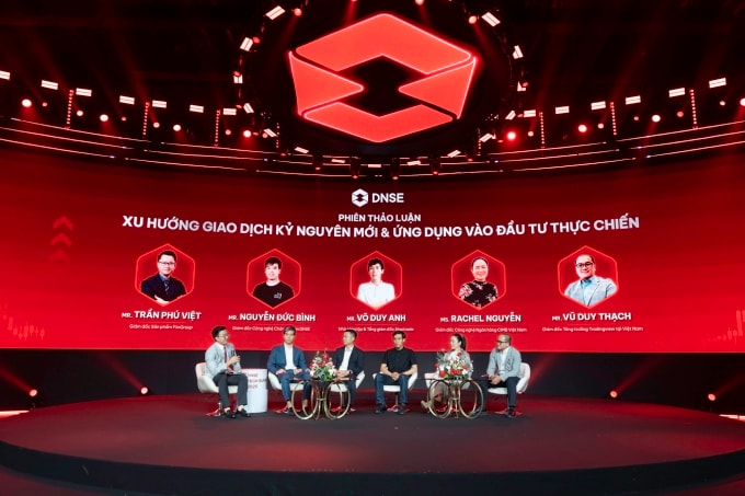 Các diễn giả tham gia phiên thảo luận tại sự kiện. Ảnh: DNSE