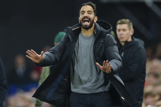 HLV Ruben Amorim chỉ đạo trong trận Man Utd hòa Ipswich 1-1 trên sân Portman Road, vòng 12 Ngoại hạng Anh ngày 24/11/2024. Ảnh: AP