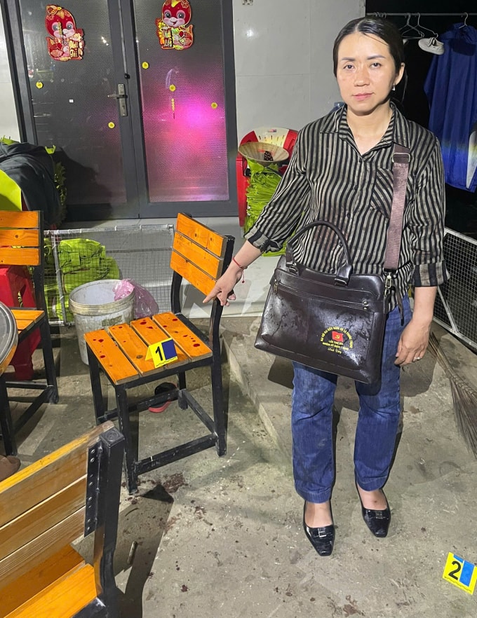 Lê Huỳnh Anh thực nghiệm hiện trường vụ việc. Ảnh: Nam An