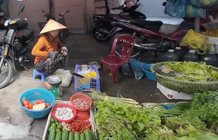 Người dân Gia Lai đỏ mắt tìm rau xanh giữa mùa ngập lụt - Ảnh 1. Người dân Gia Lai đỏ mắt tìm rau xanh giữa mùa ngập lụt - Ảnh 1.