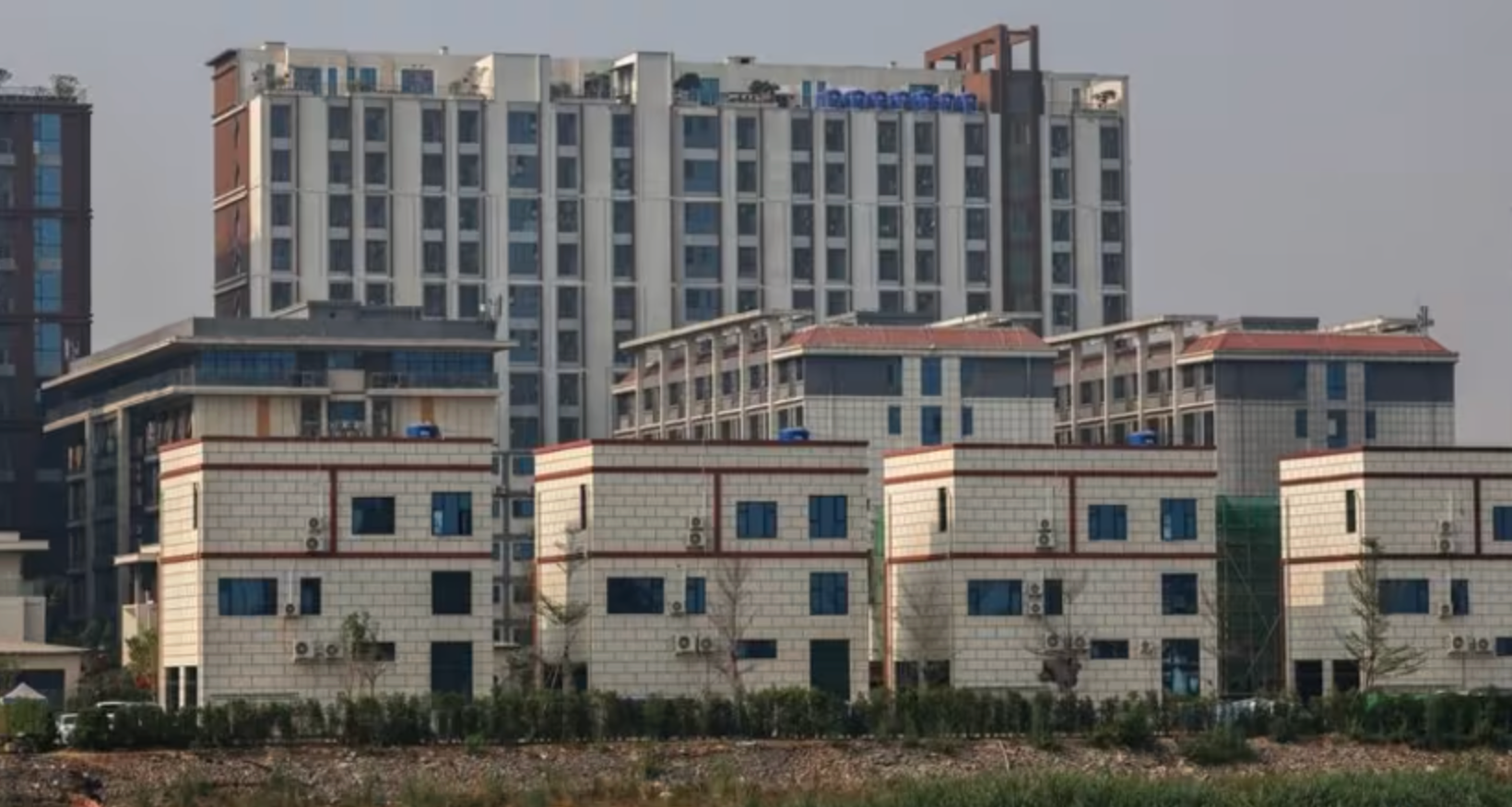 Toàn cảnh khu phức hợp sòng bạc, giải trí và du lịch Shwe Kokko nhìn từ phía biên giới Thái Lan. (Ảnh: Reuters)