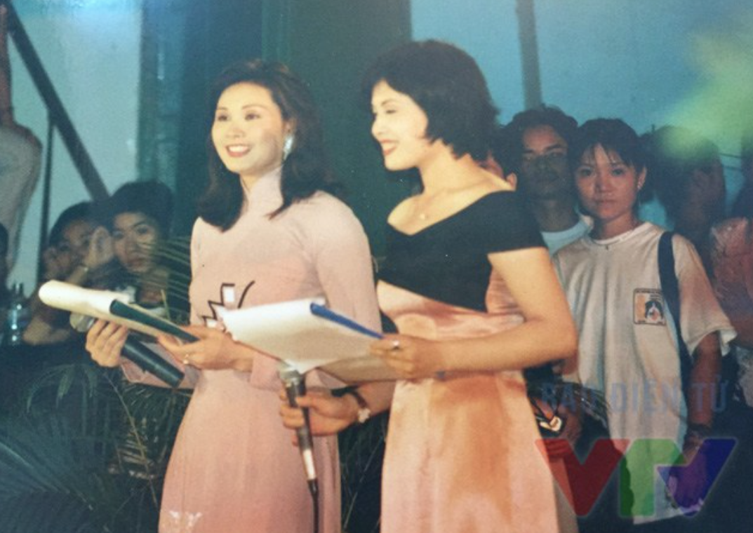 Ra trường, BTV Nhật Lệ không đi theo nghiệp diễn xuất mà chuyển hướng sang nghề báo