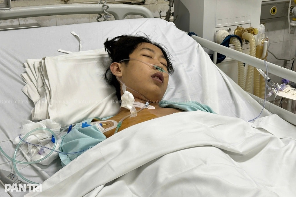10 năm chiến đấu với bạo bệnh, chàng trai 18 tuổi khát khao được sống - 1 10 năm chiến đấu với bạo bệnh, chàng trai 18 tuổi khát khao được sống - 1