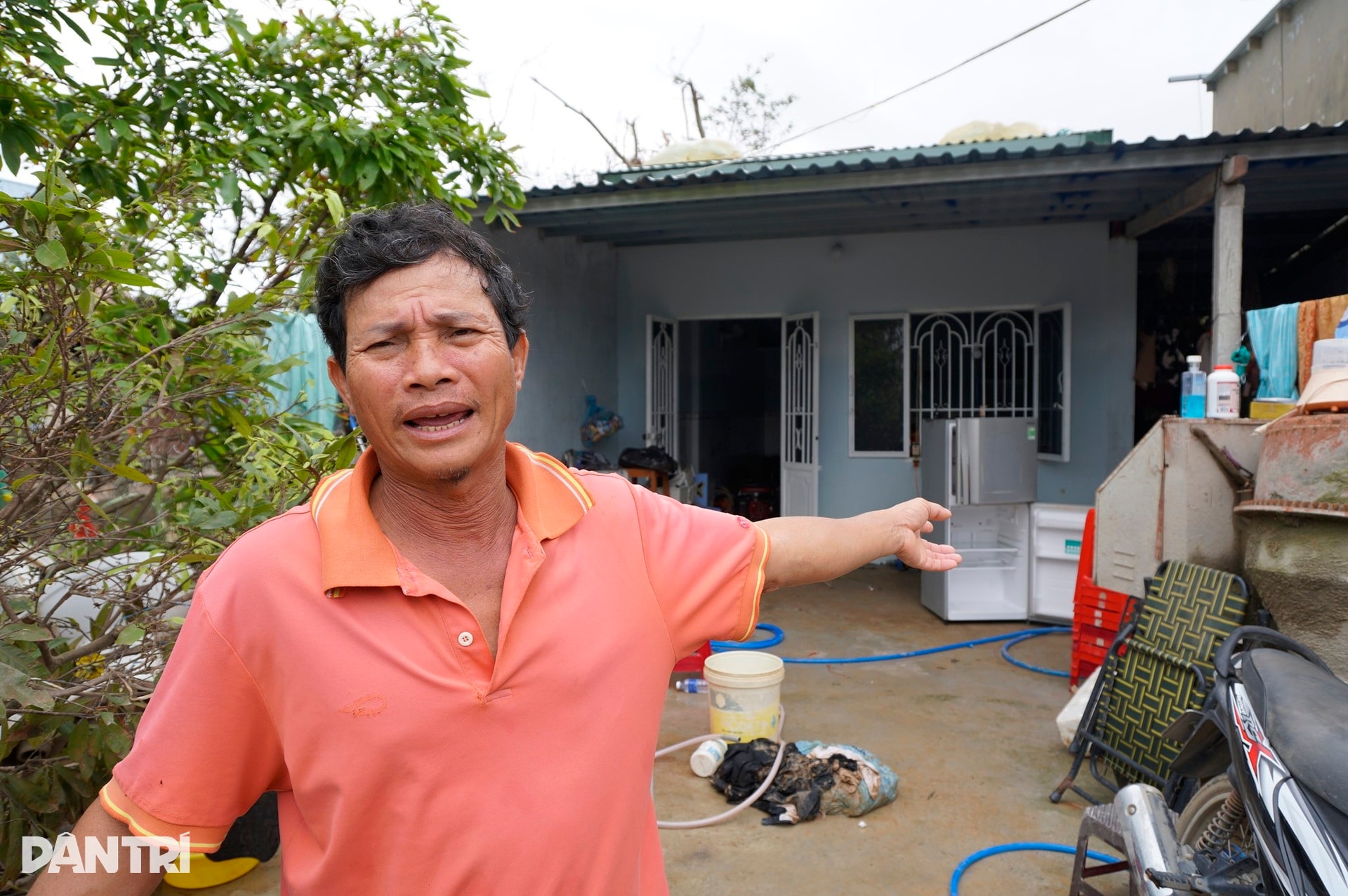 Người phụ nữ nghèo bật khóc vì 6 con bò bị lũ dữ cuốn trôi - 5