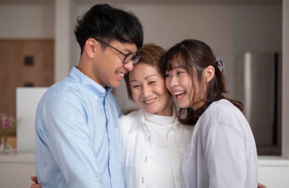 Lén lắp camera, tôi ngã ngửa khi thấy mẹ chồng vui đùa bên một cô gái lạ - 1 Lén lắp camera, tôi ngã ngửa khi thấy mẹ chồng vui đùa bên một cô gái lạ - 1