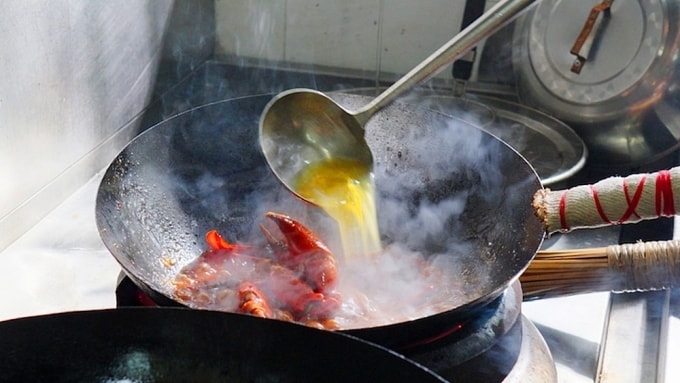 Món cua sốt ớt được chế biến tại quán Keng Eng Kee. Ảnh: Michelin Guide