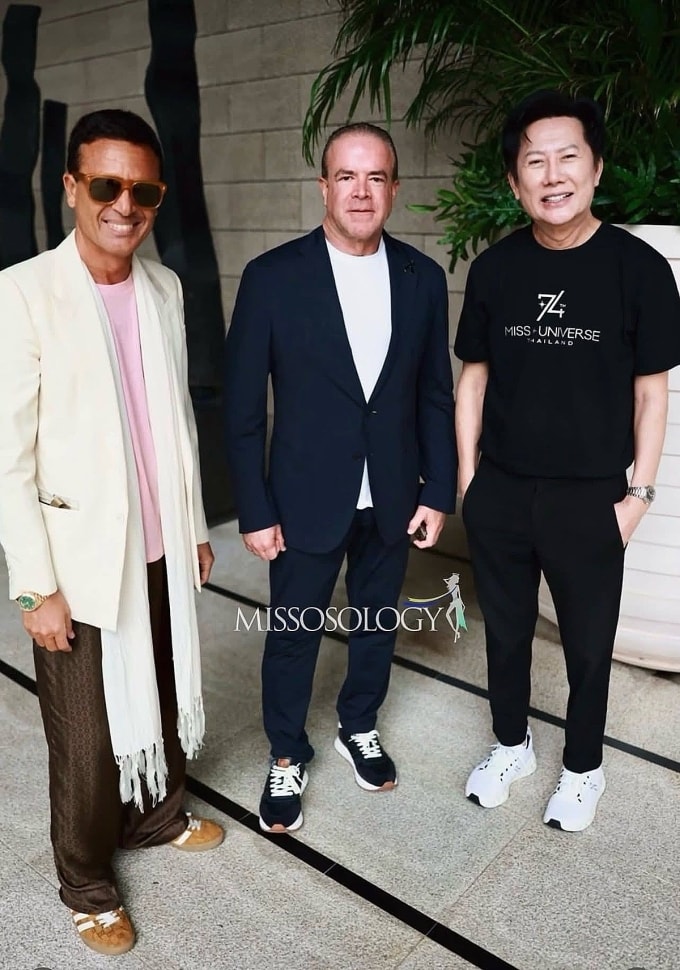 Từ trái qua: Nhà soạn nhạc Omar Harfouch, chủ tịch Raul Rocha và giám đốc sản xuất Nawat. Ảnh: Missosology