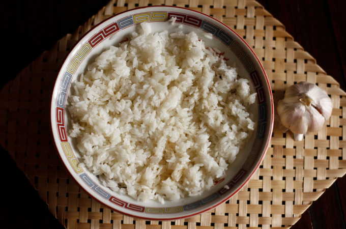 Một bát cơm nguội. Ảnh: Bùi Thủy