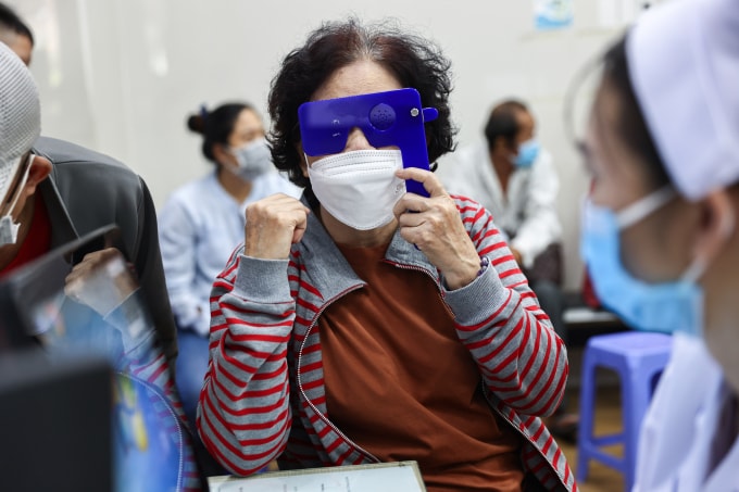 Khám bệnh cho người cao tuổi tại TP HCM. Ảnh: Quỳnh Trần