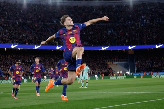 Fermin Lopez mừng bàn nâng tỷ số lên 3-0, trên sân Camp Nou, Barcelona, Tây Ban Nha hôm 22/11. Ảnh: BeIN