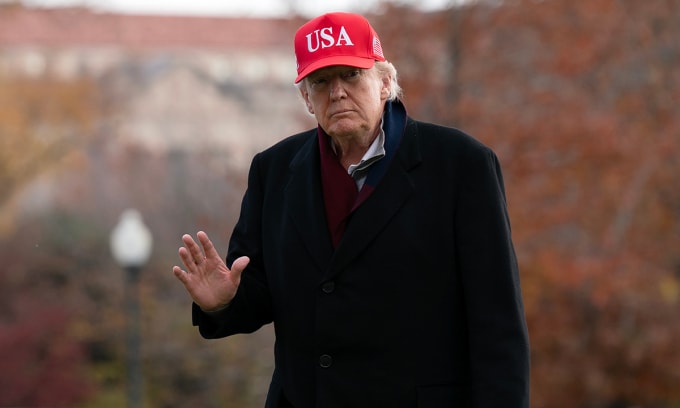 Tổng thống Mỹ Donald Trump tại bãi cỏ phía nam Nhà Trắng ngày 22/11. Ảnh: AP