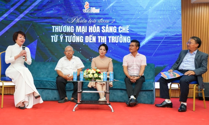 Các khách mời trong phiên tọa đàm. Ảnh: Bảo Lâm