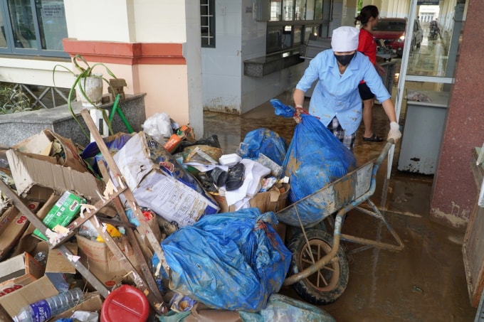 Bệnh viện lao và bệnh phổi Quy Nhơn sau lũ. Ảnh: Đình Văn