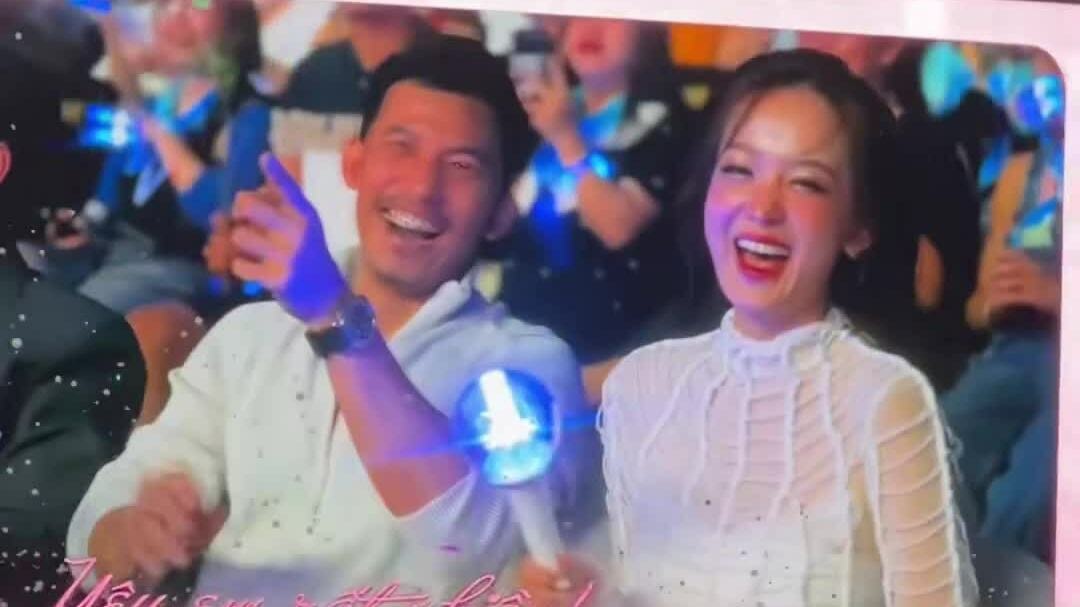 Liên Bỉnh Phát hôn bạn gái trên Kiss Cam