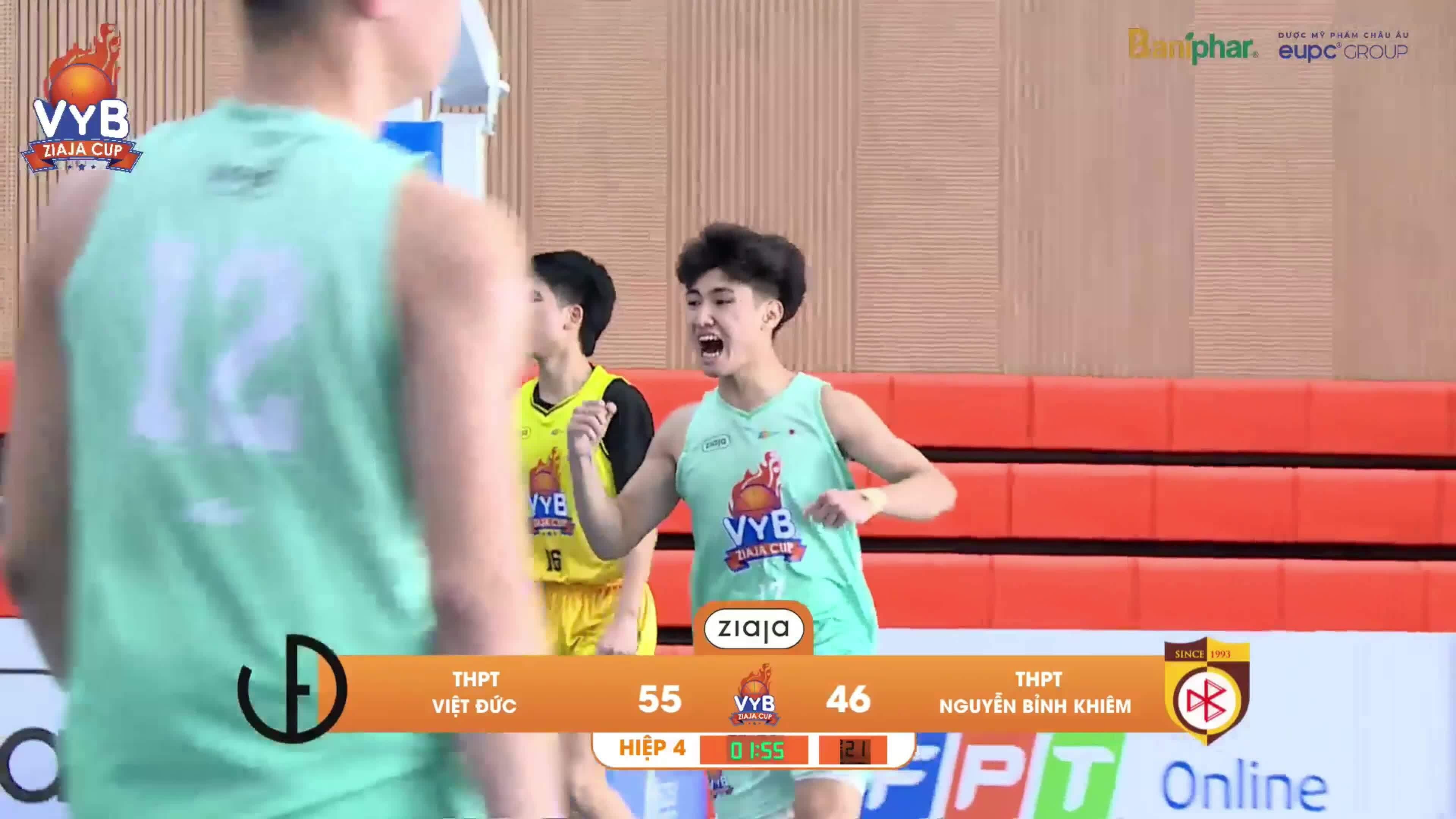 Hai phút rượt đuổi ở tứ kết Giải bóng rổ Trẻ VnExpress