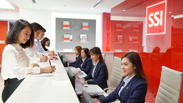 SSI tung hơn 415 triệu CP giá “sốc”, chuẩn bị lấy lại ngôi vương vốn điều lệ ngành chứng khoán- Ảnh 1. SSI tung hơn 415 triệu CP giá “sốc”, chuẩn bị lấy lại ngôi vương vốn điều lệ ngành chứng khoán- Ảnh 1.