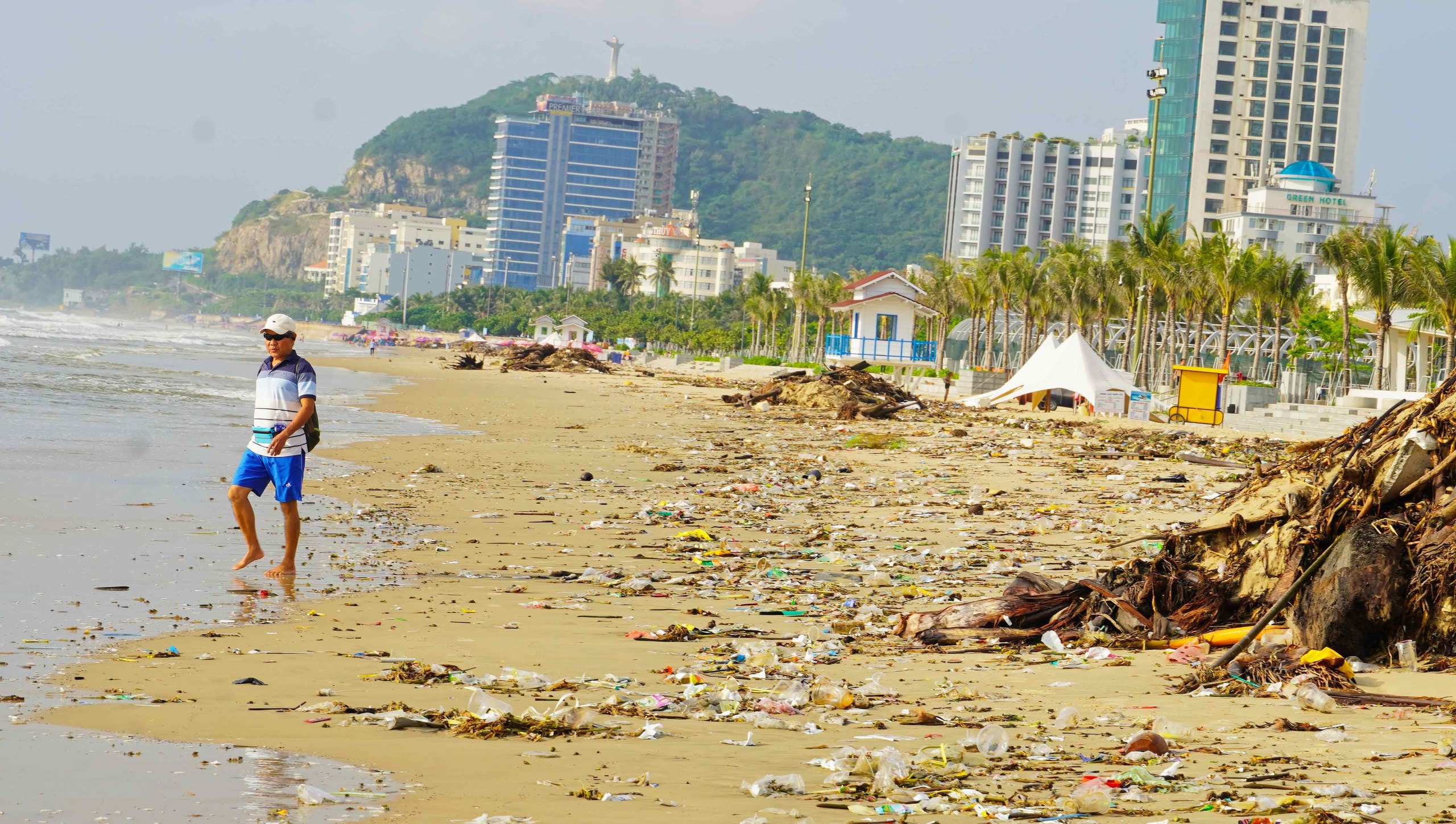 Bãi Sau Vũng Tàu "oằn mình" trước làn sóng rác thải đại dương - Ảnh 7.