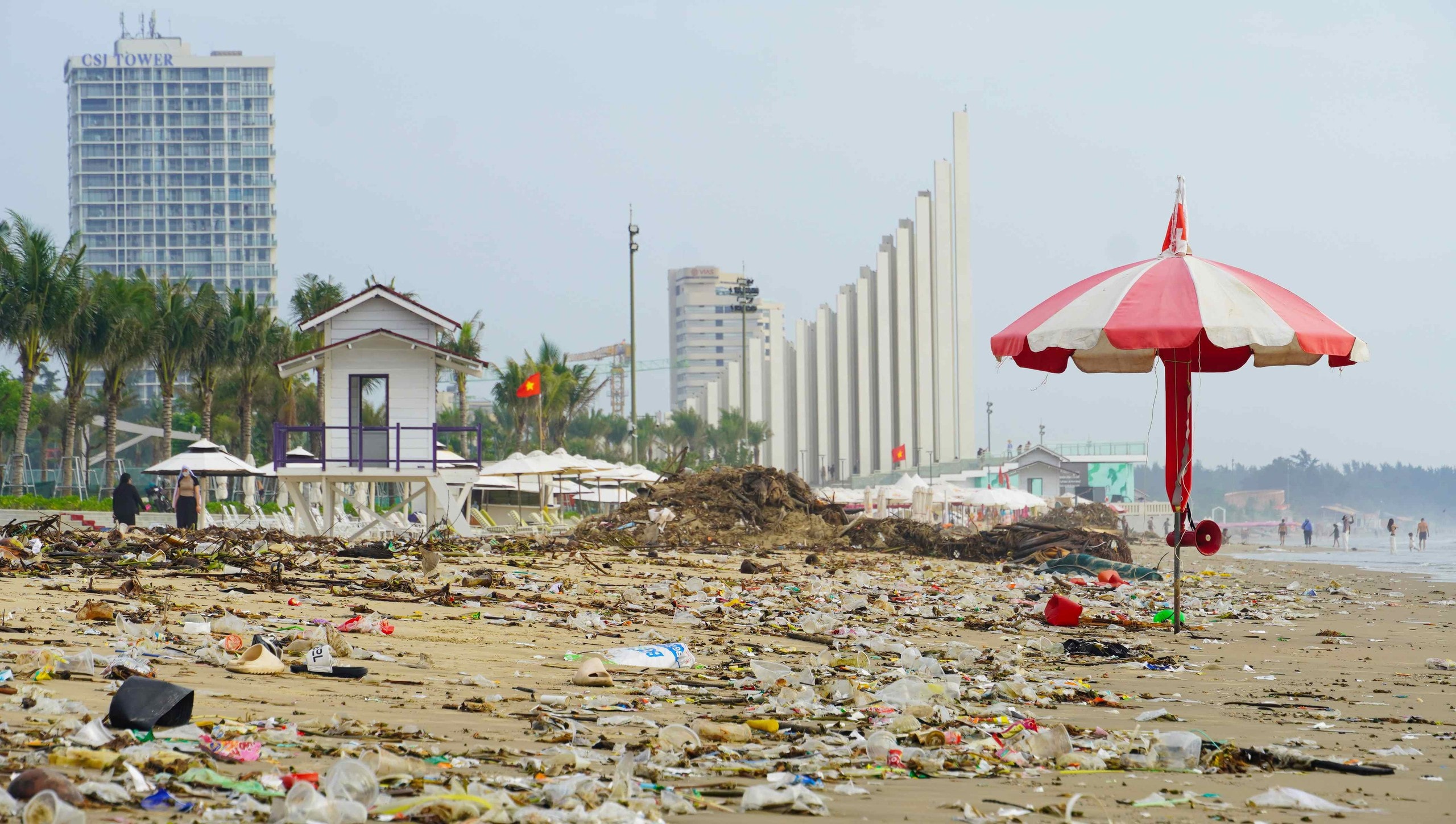 Bãi Sau Vũng Tàu "oằn mình" trước làn sóng rác thải đại dương - Ảnh 6.