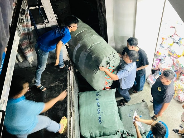 TPHCM tổng lực chi viện Khánh Hòa khắc phục hậu quả bão lũ - Ảnh 2.