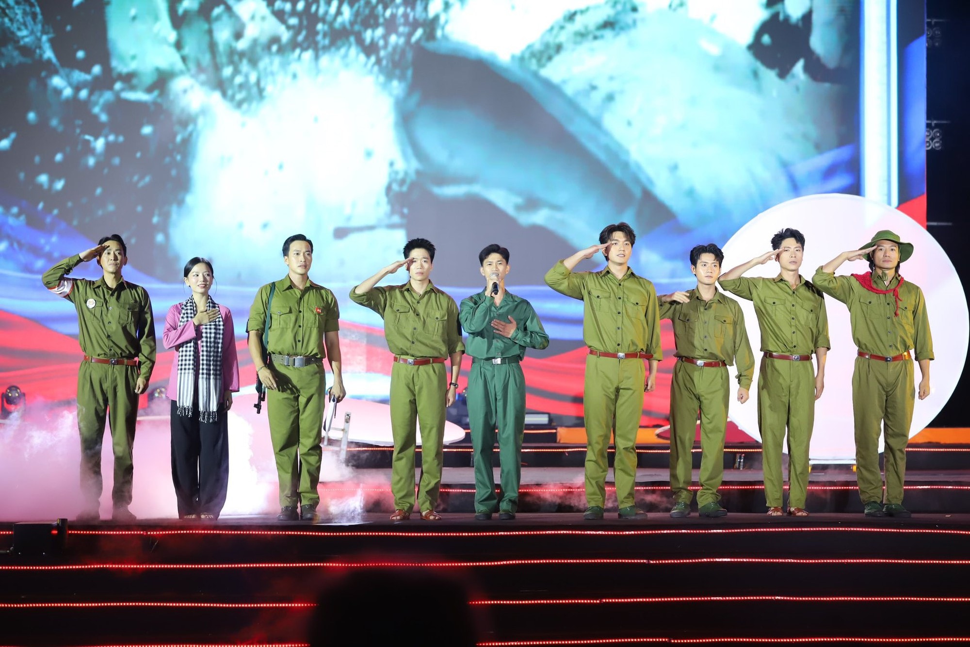 'Mưa đỏ' tiếp tục nhận tin vui quốc tế- Ảnh 3. 'Mưa đỏ' tiếp tục nhận tin vui quốc tế- Ảnh 3.