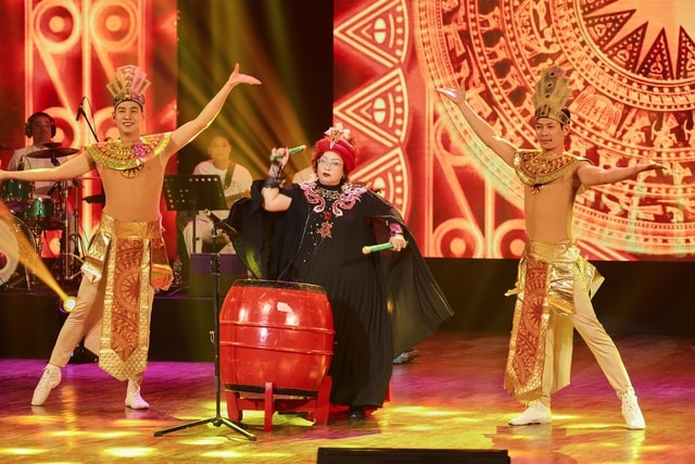 Gala Xếp hạng Tiếng hát Việt toàn cầu 2025: Đêm nhạc mãn nhãn, khép lại hành trình tìm kiếm tài năng âm nhạc Việt- Ảnh 5. Gala Xếp hạng Tiếng hát Việt toàn cầu 2025: Đêm nhạc mãn nhãn, khép lại hành trình tìm kiếm tài năng âm nhạc Việt- Ảnh 5.