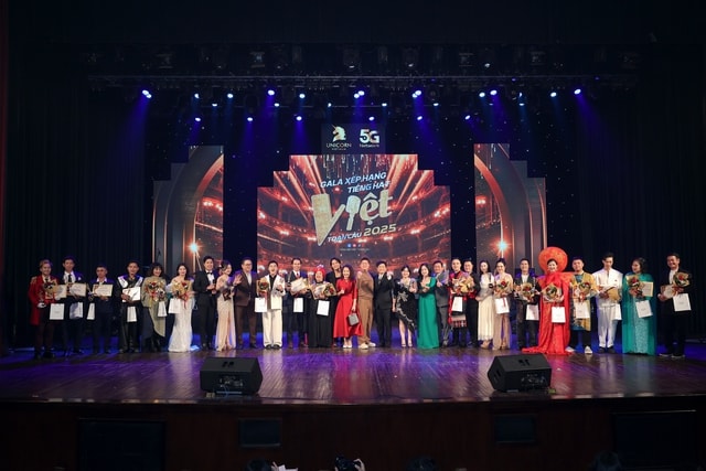 Gala Xếp hạng Tiếng hát Việt toàn cầu 2025: Đêm nhạc mãn nhãn, khép lại hành trình tìm kiếm tài năng âm nhạc Việt- Ảnh 7. Gala Xếp hạng Tiếng hát Việt toàn cầu 2025: Đêm nhạc mãn nhãn, khép lại hành trình tìm kiếm tài năng âm nhạc Việt- Ảnh 7.