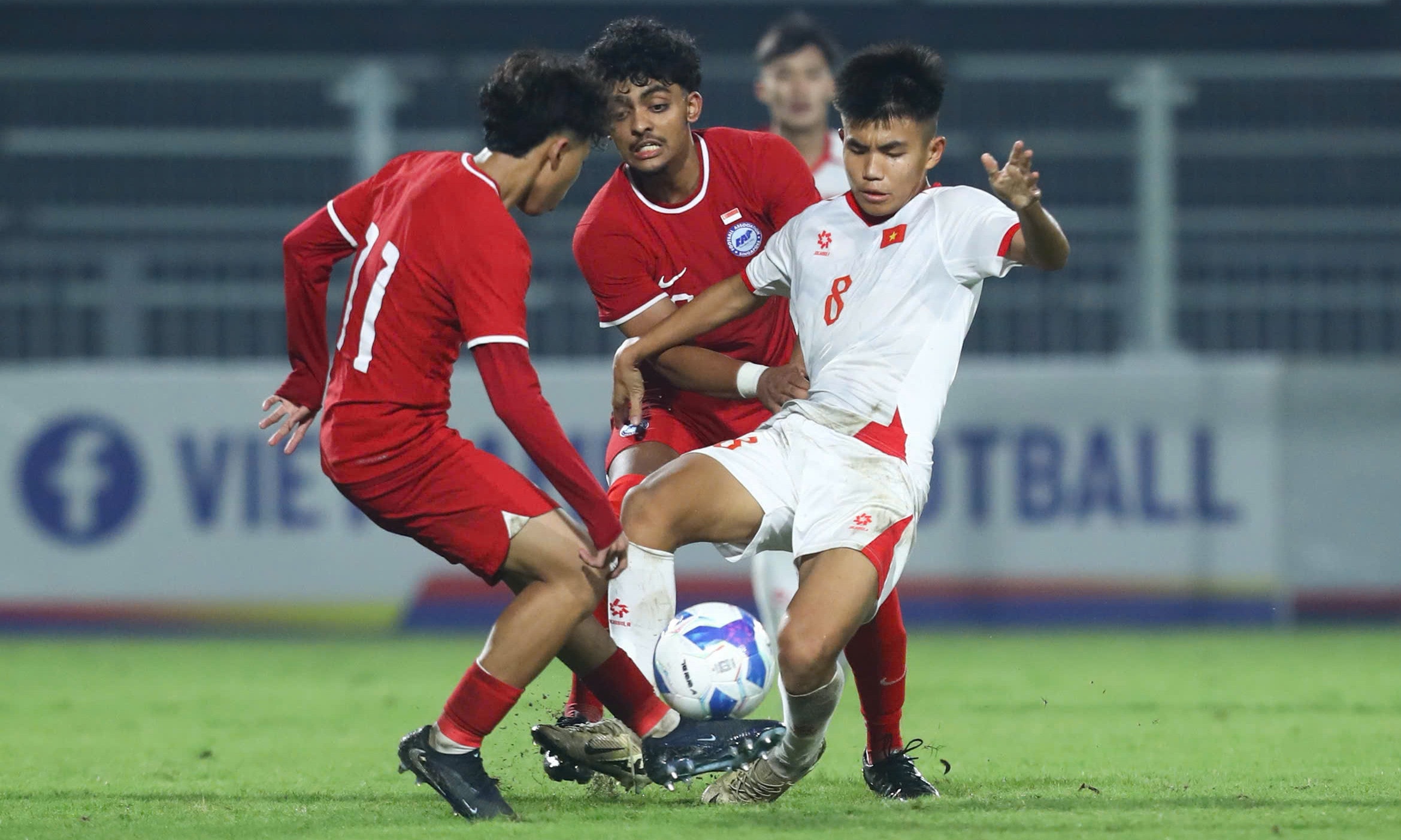 U17 Việt Nam thắng đậm U17 Singapore ở trận ra quân.