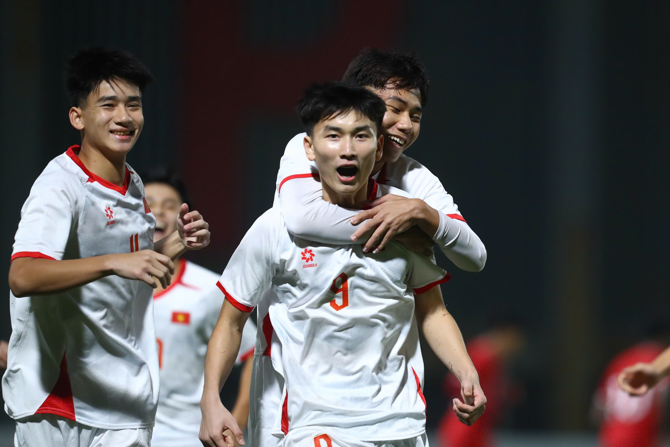 U17 Việt Nam thắng đậm U17 Singapore ở trận ra quân.