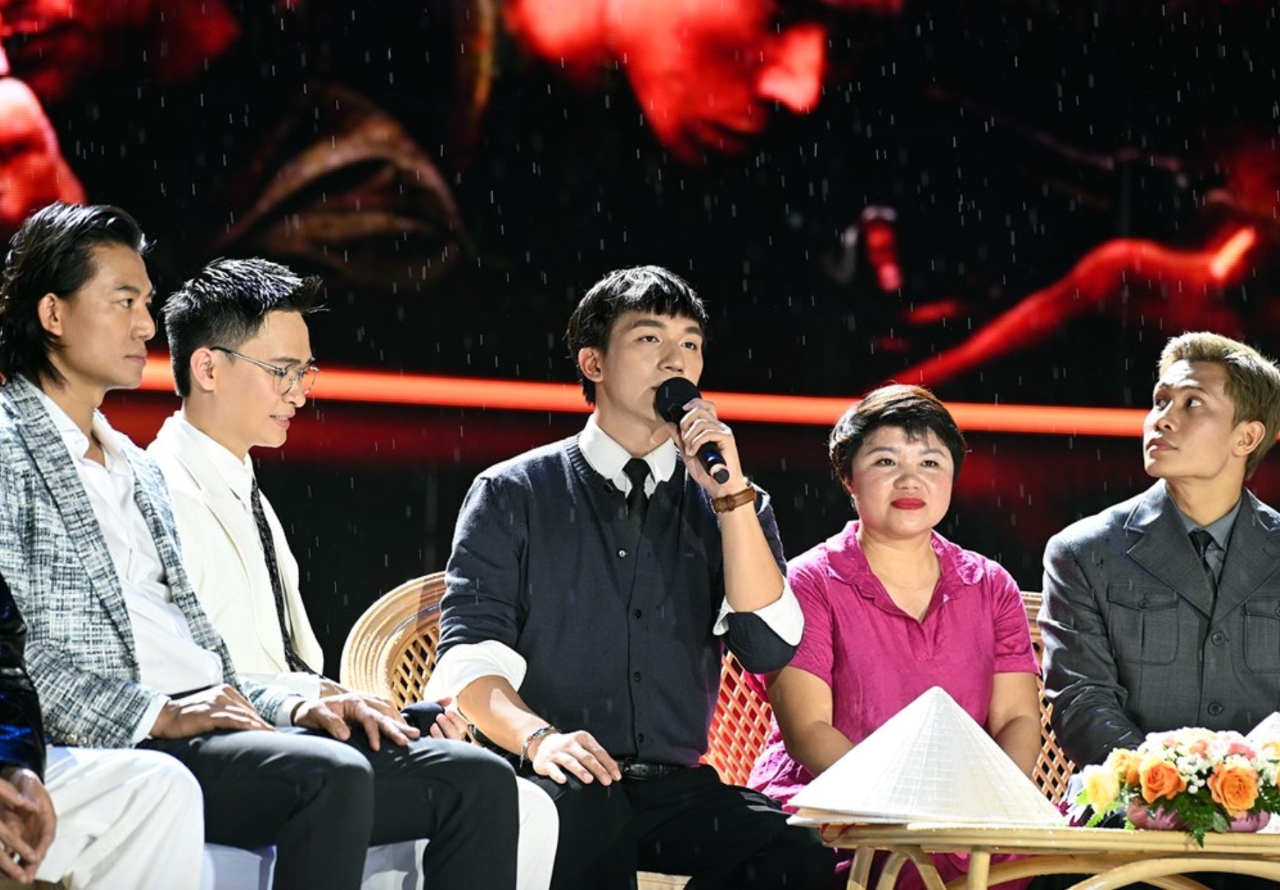 Dàn diễn viên phim trăm tỷ 'đội mưa' giao lưu với khán giả TP.HCM - 3