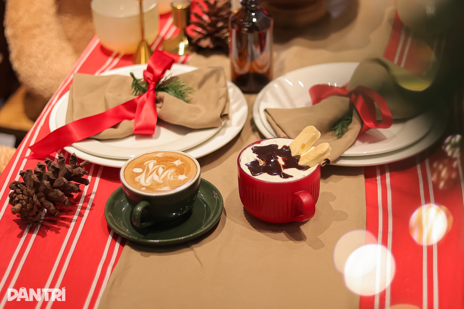 Chi trăm triệu đồng làm tuyết nhân tạo, quán cà phê Hà Nội chật kín khách - 10 Chi trăm triệu đồng làm tuyết nhân tạo, quán cà phê Hà Nội chật kín khách - 10