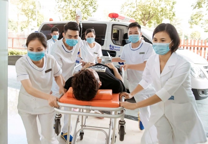 Người bệnh nhồi máu cơ tim cần được đưa đi cấp cứu kịp thời. Ảnh: Bệnh viện Đa khoa Tâm Anh
