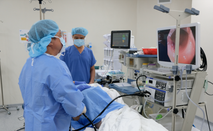 Một bệnh nhân nội soi đại tràng tại Bệnh viện Việt Pháp. Ảnh: Bệnh viện cung cấp