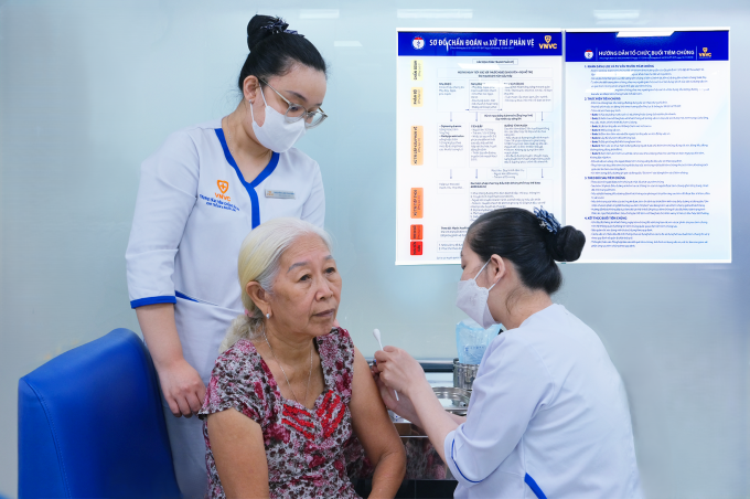 Trong 1 tháng qua, Hệ thống Tiêm chủng VNVC ghi nhận 30% người đến tiêm cúm lần đầu tiên. Ảnh: Khánh Hòa