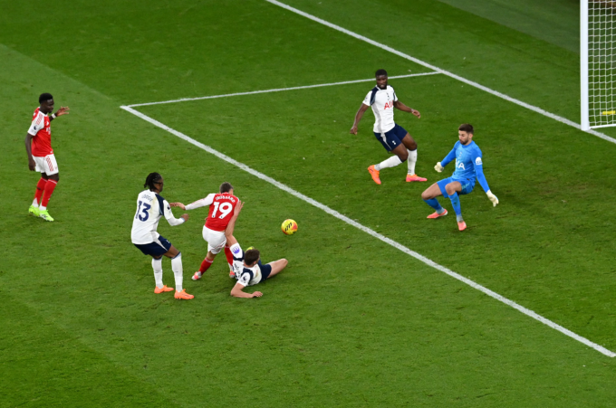 Leandro Trossard mở tỷ số cho Arsenal. Ảnh: Arsenal FC