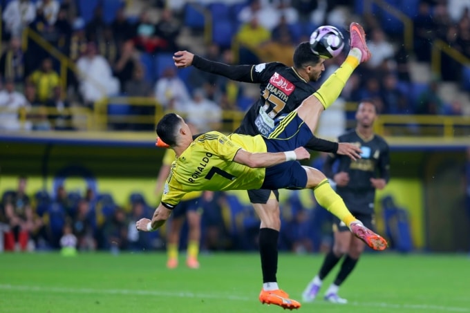Cú ngả người móc bóng thành bàn thắng của Ronaldo. Ảnh: Al Nassr