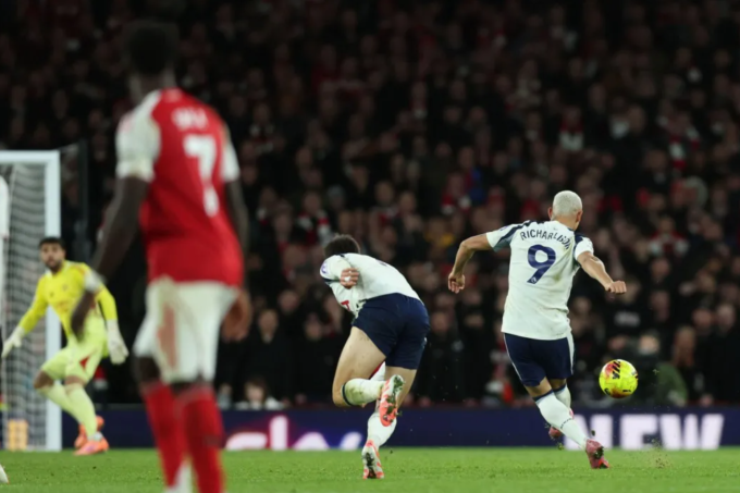 Richarlison ghi bàn cự ly khoảng 32,3 mét. Ảnh: Alamy