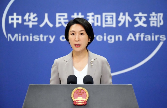 Phát ngôn viên Bộ Ngoại giao Trung Quốc Mao Ninh tại cuộc họp báo ở Bắc Kinh năm 2023. Ảnh: AFP