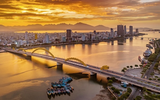 Cầu Rồng là một trong những biểu tượng của thành phố. Ảnh: Shutterstock