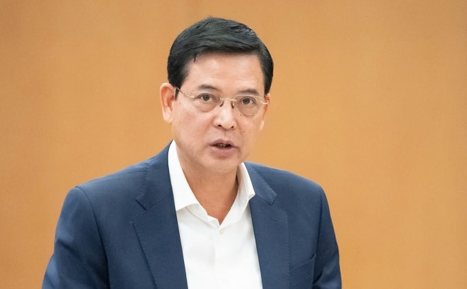 Thứ trưởng Xây dựng Bùi Xuân Dũng phát biểu tại phiên họp sáng 24/11. Ảnh: Media Quốc hội