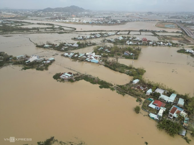 Khu vực phường Quy Nhơn Bắc tái ngập sâu. Ảnh: Trần Hóa