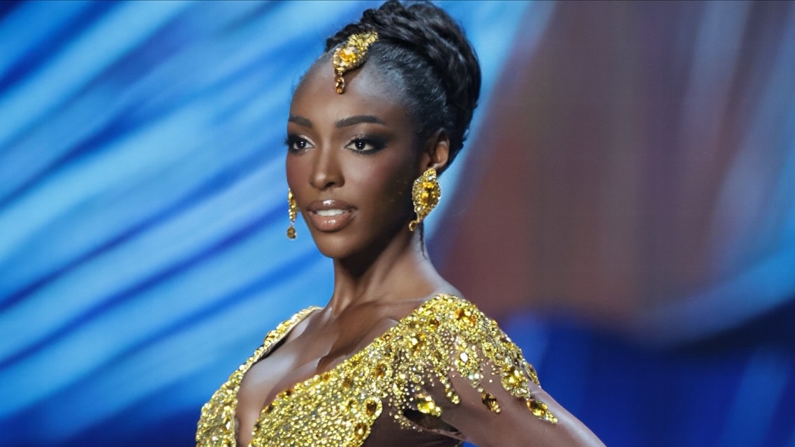 Người đẹp Bờ Biển Ngà catwalk ở bán kết Miss Universe