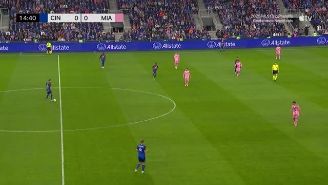 Messi ghi bàn, lập hattrick kiến tạo